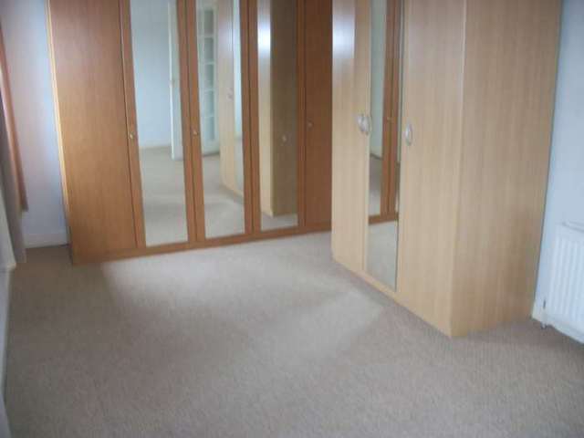  Image of 2 bedroom Flat to rent in Sir Michael Place Paisley PA1 at Sir Michael Place  (  Paisley, PA1 2HR