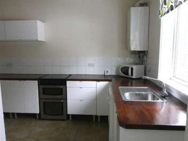  Image of 2 bedroom Property to rent in Somerset Road Pudsey LS28 at Somerset Road Leeds Leeds, LS28 7LN