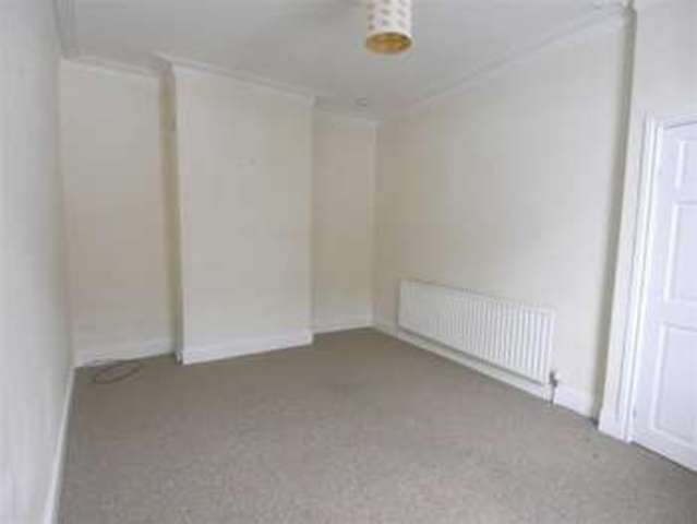  Image of 2 bedroom Property to rent in Somerset Road Pudsey LS28 at Somerset Road Leeds Leeds, LS28 7LN