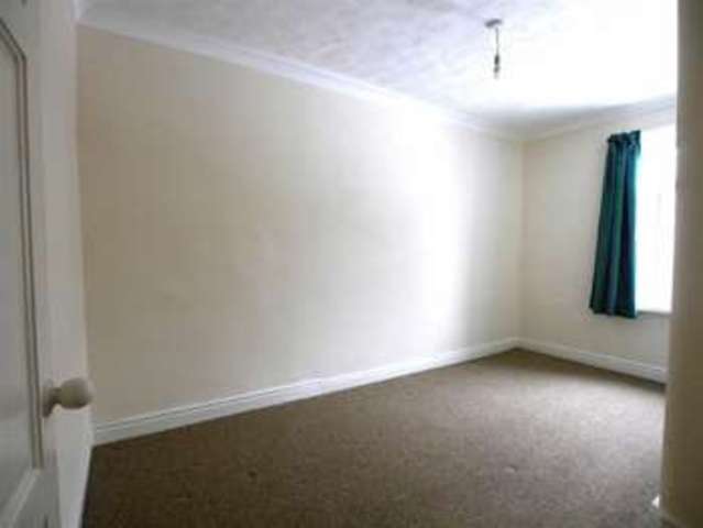  Image of 2 bedroom Property to rent in Somerset Road Pudsey LS28 at Somerset Road Leeds Leeds, LS28 7LN