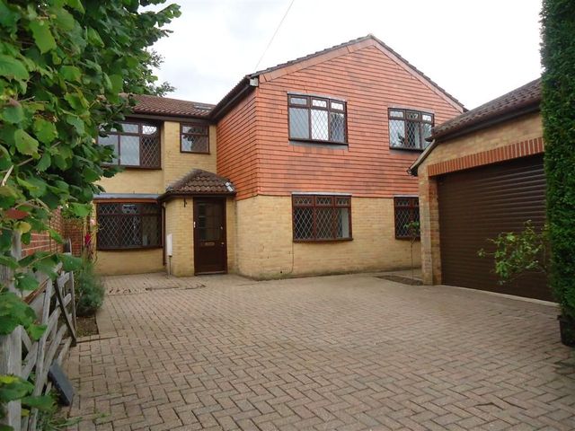  Image of 5 bedroom Detached house for sale in South Road Horndean Waterlooville PO8 at South Road Horndean Waterlooville, PO8 0EW