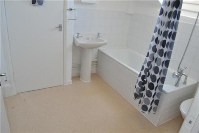  Image of 2 bedroom Maisonette to rent in South Terrace Hastings TN34 at East Sussex, TN34 1SA