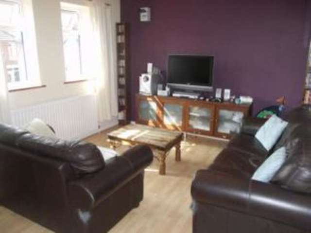  Image of 2 bedroom Maisonette for sale in Appleton Road Southampton SO18 at Southampton Hampshire Swaythling, SO18 1LA