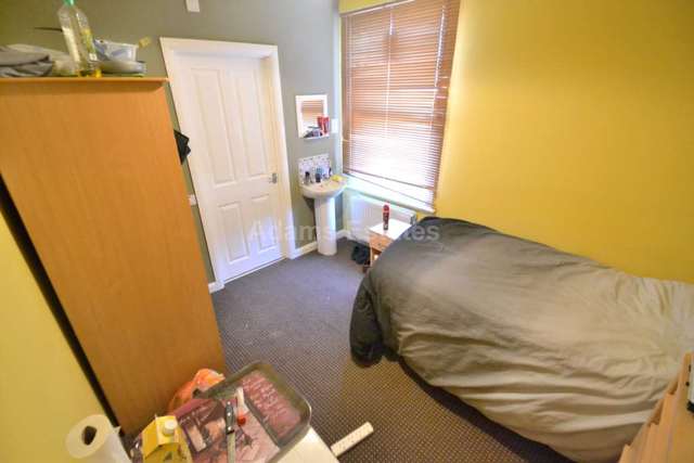  Image of 1 bedroom House Share to rent in Southampton Street Reading RG1 at Southampton Street  Reading, RG1 2RB