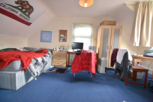  Image of 1 bedroom House Share to rent in Southampton Street Reading RG1 at Southampton Street  Reading, RG1 2RD