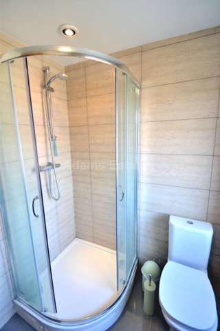  Image of 4 bedroom Terraced house to rent in Spring Terrace Reading RG2 at Spring Terrace  Reading, RG2 0BD