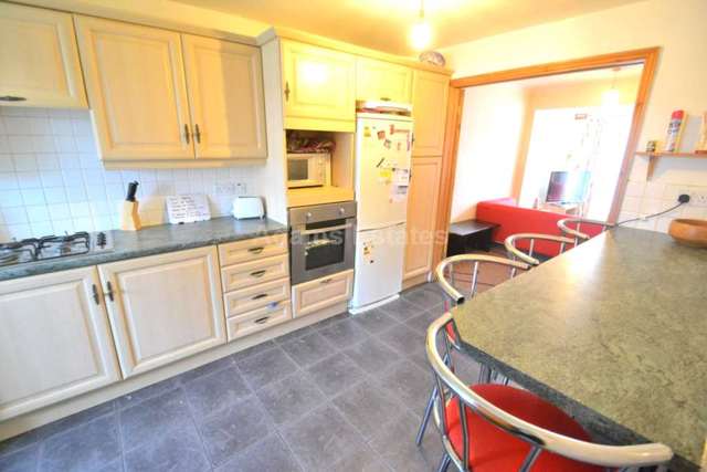  Image of 4 bedroom Terraced house to rent in Spring Terrace Reading RG2 at Spring Terrace  Reading, RG2 0BD