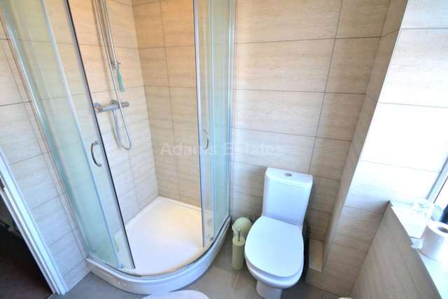  Image of 4 bedroom Terraced house to rent in Spring Terrace Reading RG2 at Spring Terrace  Reading, RG2 0BD