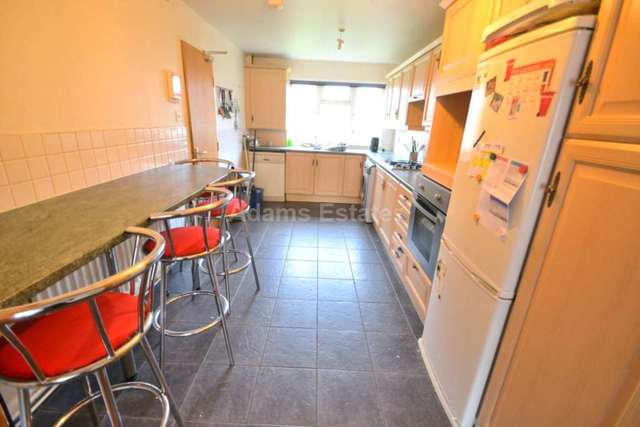  Image of 4 bedroom Terraced house to rent in Spring Terrace Reading RG2 at Spring Terrace  Reading, RG2 0BD