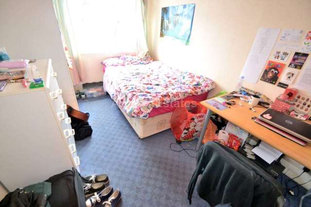  Image of 4 bedroom Terraced house to rent in Spring Terrace Reading RG2 at Spring Terrace  Reading, RG2 0BD