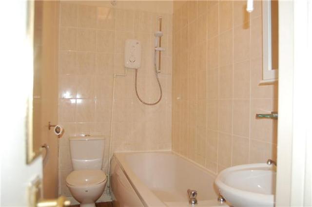  Image of 2 bedroom Flat to rent in St. Georges Drive Cheltenham GL51 at Gloucestershire, GL51 8NX