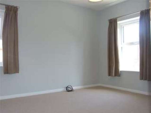  Image of 1 bedroom End of Terrace to rent in St. Georges Road Reading RG30 at Reading Berkshire Tilehurst, RG30 2RH
