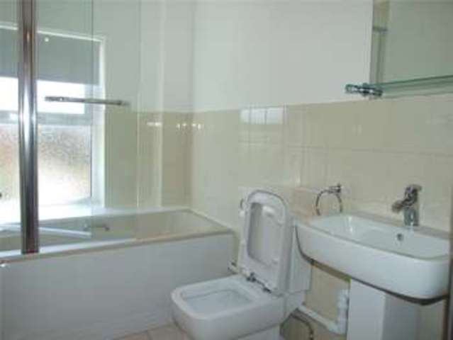  Image of 1 bedroom End of Terrace to rent in St. Georges Road Reading RG30 at Reading Berkshire Tilehurst, RG30 2RH