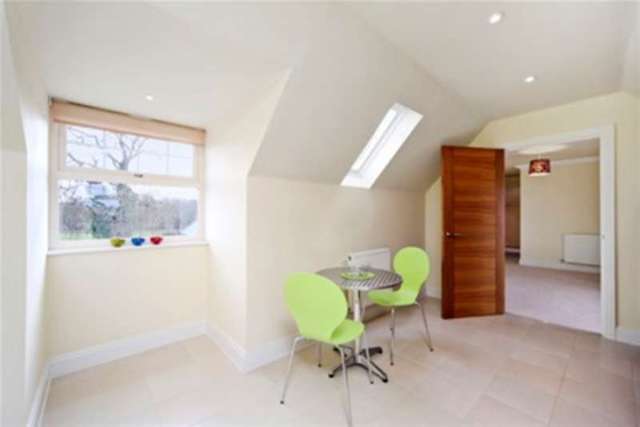  Image of 2 bedroom Flat to rent in Portsmouth Road Cobham KT11 at Cobham, KT11 1HZ
