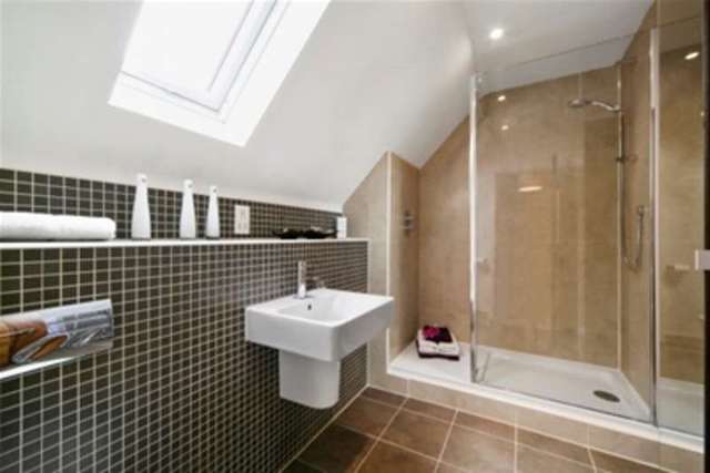  Image of 2 bedroom Flat to rent in Portsmouth Road Cobham KT11 at Cobham, KT11 1HZ