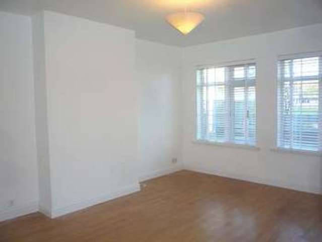  Image of 2 bedroom Flat to rent in Staines Road Bedfont Feltham TW14 at Staines Road  Feltham, TW14 8PA