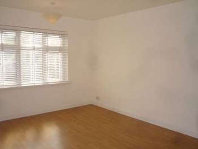 Image of 2 bedroom Flat to rent in Staines Road Bedfont Feltham TW14 at Staines Road  Feltham, TW14 8PA
