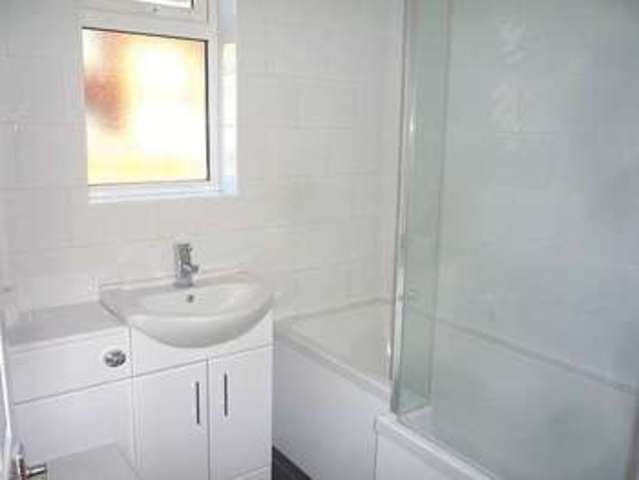  Image of 2 bedroom Flat to rent in Staines Road Bedfont Feltham TW14 at Staines Road  Feltham, TW14 8PA