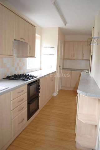  Image of 6 bedroom Semi-Detached house to rent in Stanhope Road Reading RG2 at Stanhope Road  Reading, RG2 7HN