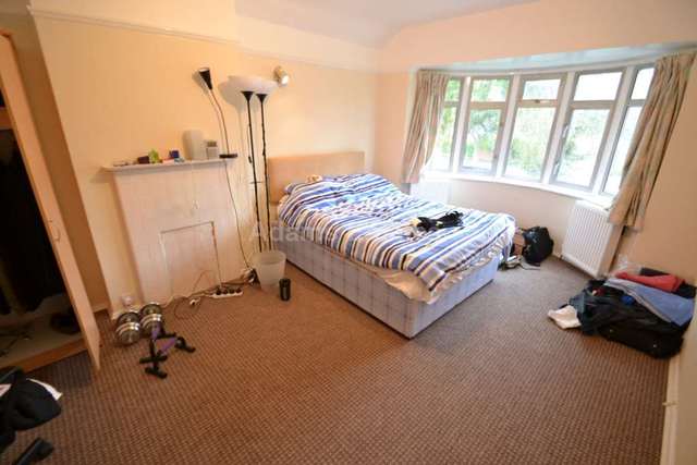  Image of 6 bedroom Semi-Detached house to rent in Stanhope Road Reading RG2 at Stanhope Road  Reading, RG2 7HN