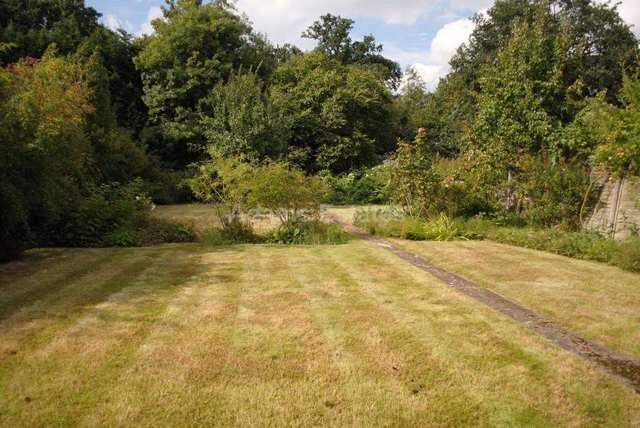  Image of 6 bedroom Semi-Detached house to rent in Stanhope Road Reading RG2 at Stanhope Road  Reading, RG2 7HN