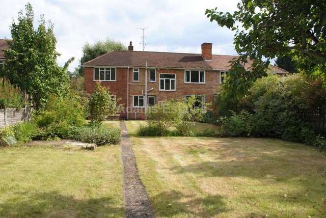  Image of 6 bedroom Semi-Detached house to rent in Stanhope Road Reading RG2 at Stanhope Road  Reading, RG2 7HN