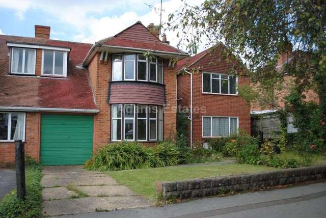  Image of 6 bedroom Semi-Detached house to rent in Stanhope Road Reading RG2 at Stanhope Road  Reading, RG2 7HN