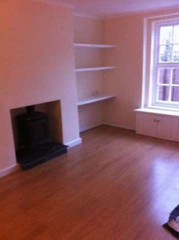  Image of 2 bedroom Property to rent in Staplegrove Road Taunton TA1 at Staplegrove Road  Taunton, TA1 1DQ