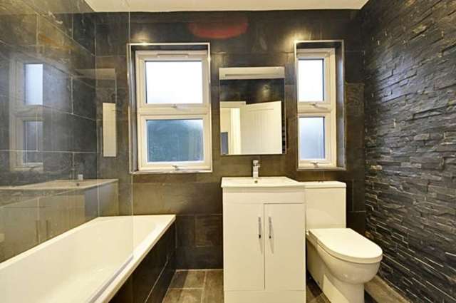  Image of 2 bedroom Flat to rent in Stile Hall Gardens London W4 at Stile Hall Gardens  Chiswick, W4 3BP