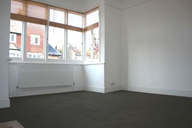  Image of 2 bedroom Flat to rent in Stile Hall Gardens London W4 at Stile Hall Gardens  Chiswick, W4 3BP
