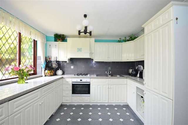  Image of 5 bedroom Detached house for sale in Stourmouth Stourmouth Canterbury CT3 at Canterbury Kent Canterbury, CT3 1HT