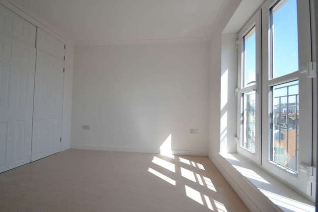  Image of 1 bedroom Flat to rent in Susannah Street London E14 at Canary Wharf  Canary Wharf, E14 6LS