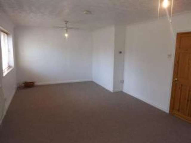  Image of 3 bedroom Semi-Detached house for sale in Sutton Avenue Biggleswade SG18 at Biggleswade Bedfordshire Biggleswade, SG18 0NZ