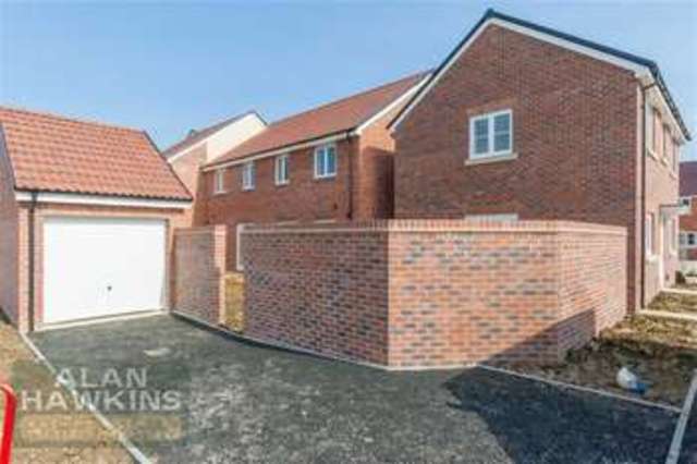  Image of 3 bedroom Property for sale in Longleaze Wootton Bassett Swindon SN4 at Longleaze Swindon Swindon, SN4 8AX