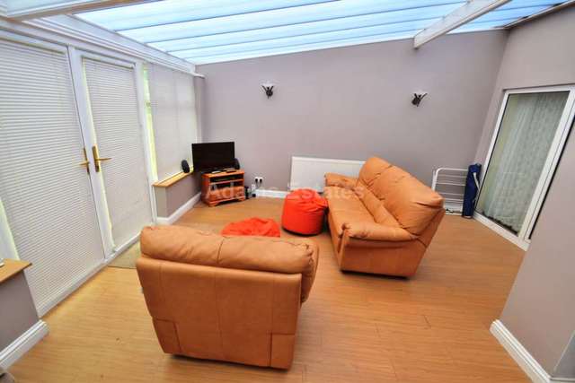  Image of 1 bedroom House Share to rent in Sycamore Road Reading RG2 at Sycamore Road Shinfield Reading, RG2 7LX