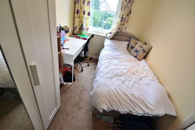  Image of 1 bedroom House Share to rent in Sycamore Road Reading RG2 at Sycamore Road Shinfield Reading, RG2 7LX