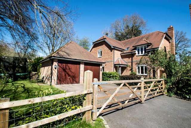  Image of 4 bedroom Detached house for sale in Sykes Gardens Upper Basildon Reading RG8 at Upper Basildon, RG8 8AH