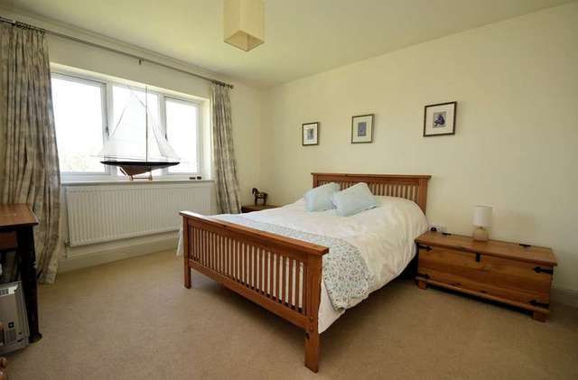  Image of 4 bedroom Detached house for sale in Sykes Gardens Upper Basildon Reading RG8 at Upper Basildon, RG8 8AH