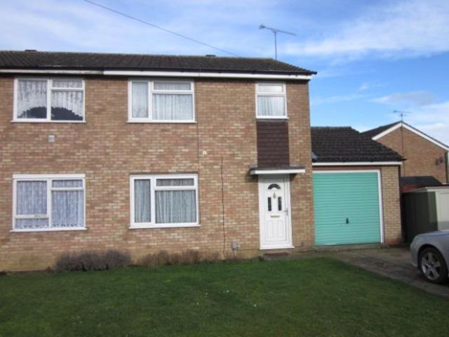  Image of 3 bedroom Semi-Detached house to rent in Sylmond Gardens Rushden NN10 at Rushden Northants Northants, NN10 9EJ