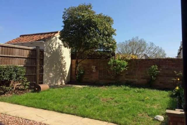  Image of 5 bedroom Semi-Detached house to rent in Greenway Road Taunton TA2 at GREENWAY ROAD  TAUNTON, TA2 6LE
