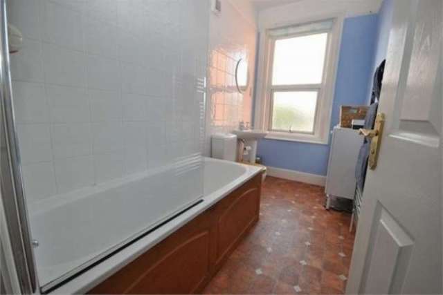  Image of 5 bedroom Semi-Detached house to rent in Greenway Road Taunton TA2 at GREENWAY ROAD  TAUNTON, TA2 6LE