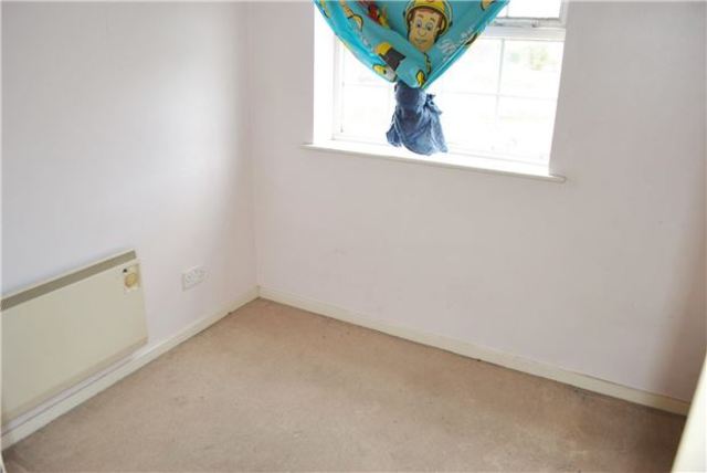  Image of 2 bedroom Flat for sale in Tavern Close Carshalton SM5 at Surrey, SM5 1JE