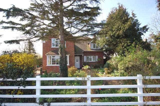  Image of 4 bedroom Detached house for sale in High Street Tetsworth Thame OX9 at High Street Tetsworth Thame, OX9 7AT