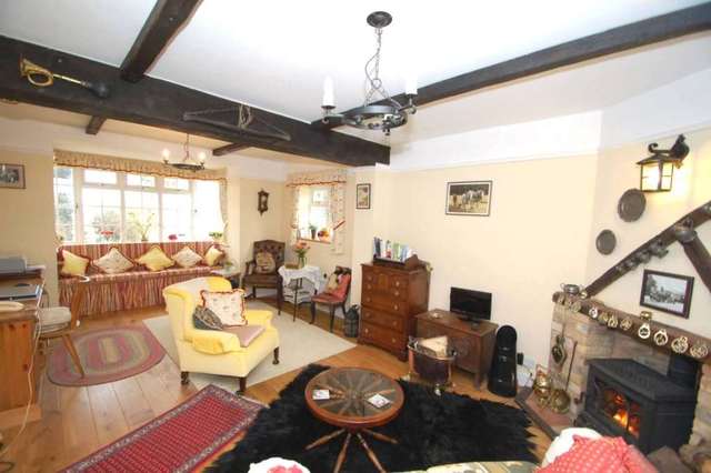  Image of 4 bedroom Detached house for sale in High Street Tetsworth Thame OX9 at High Street Tetsworth Thame, OX9 7AT