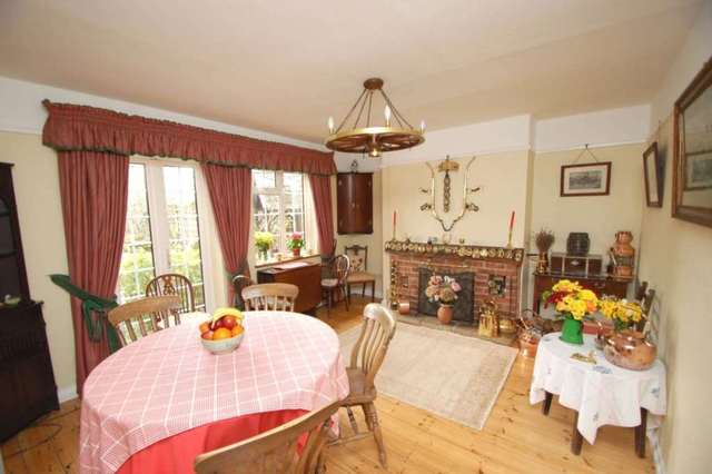  Image of 4 bedroom Detached house for sale in High Street Tetsworth Thame OX9 at High Street Tetsworth Thame, OX9 7AT