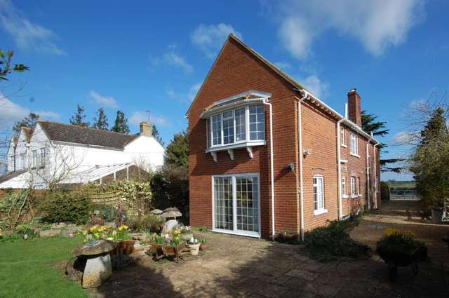  Image of 4 bedroom Detached house for sale in High Street Tetsworth Thame OX9 at High Street Tetsworth Thame, OX9 7AT