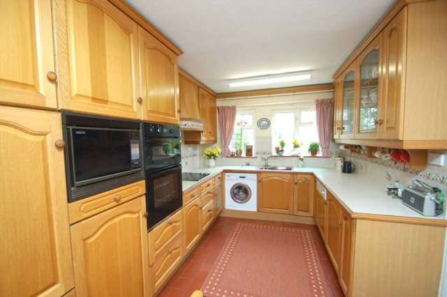  Image of 4 bedroom Detached house for sale in High Street Tetsworth Thame OX9 at High Street Tetsworth Thame, OX9 7AT