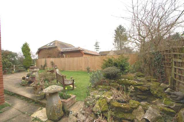  Image of 4 bedroom Detached house for sale in High Street Tetsworth Thame OX9 at High Street Tetsworth Thame, OX9 7AT