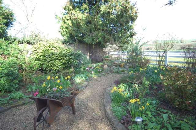  Image of 4 bedroom Detached house for sale in High Street Tetsworth Thame OX9 at High Street Tetsworth Thame, OX9 7AT