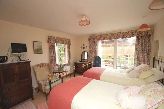  Image of 4 bedroom Detached house for sale in High Street Tetsworth Thame OX9 at High Street Tetsworth Thame, OX9 7AT